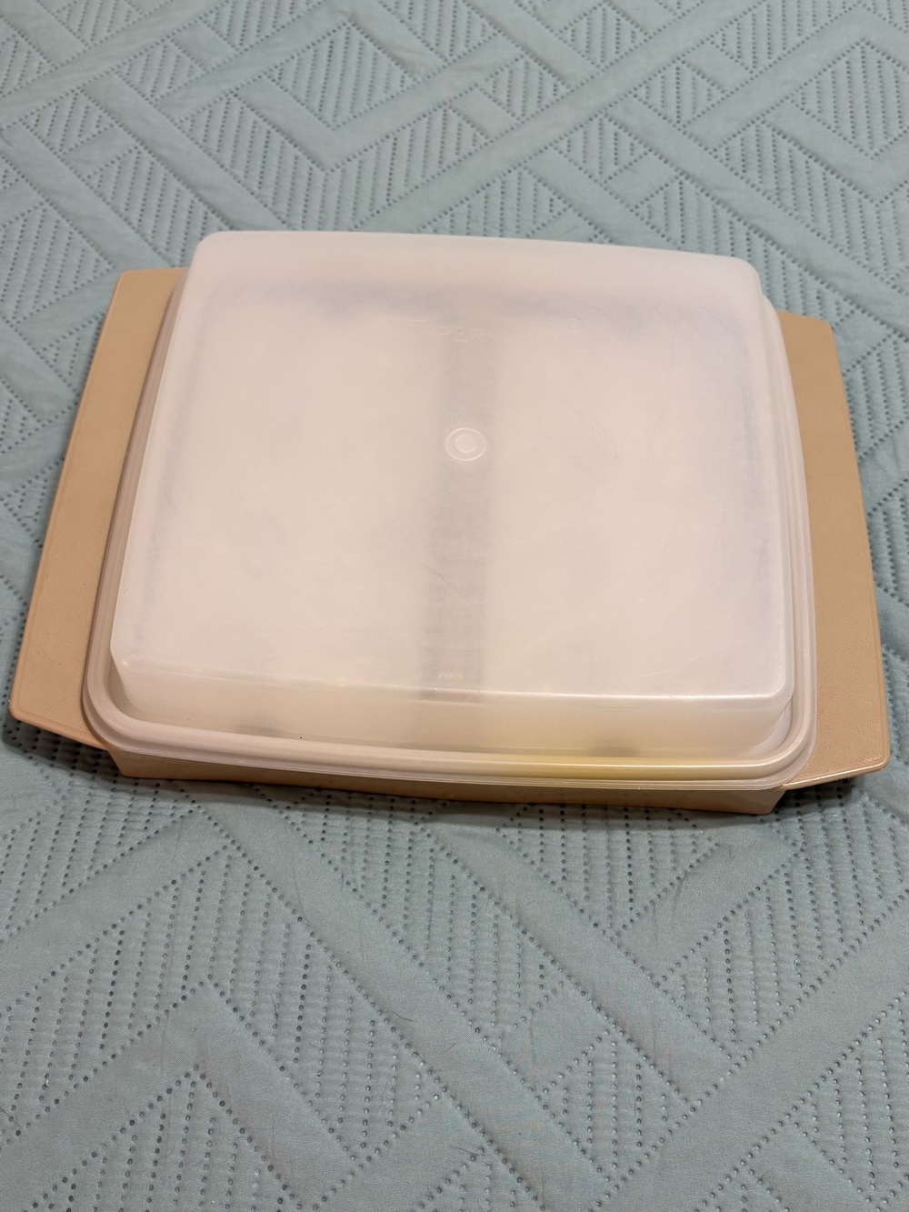 Vintage Tupperware Deviled Egg Keeper (Model 723-3) Almond/Tan 16 Egg Capacity